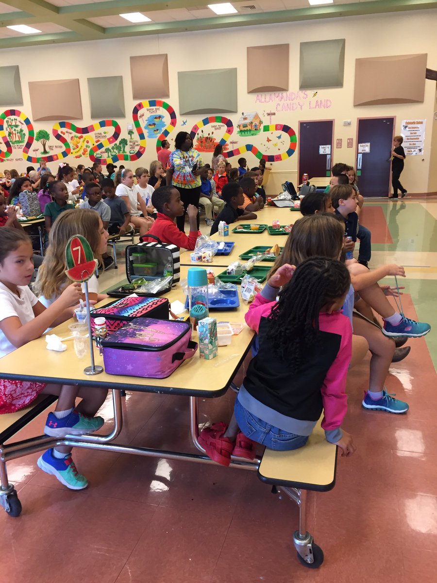 AllamandaES's tweet image. Eight is Great! Classes w/ no tardies played Plinko for special rewards! #GotoGrow! #ArriveOnTime! #CultureMatters #AttendanceMatters