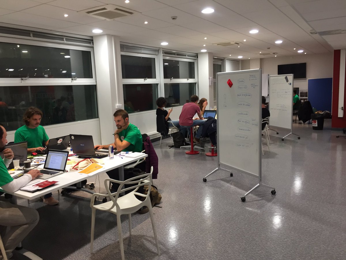 PatValverde's tweet image. Bel ambiance de travail au #hackgrdf