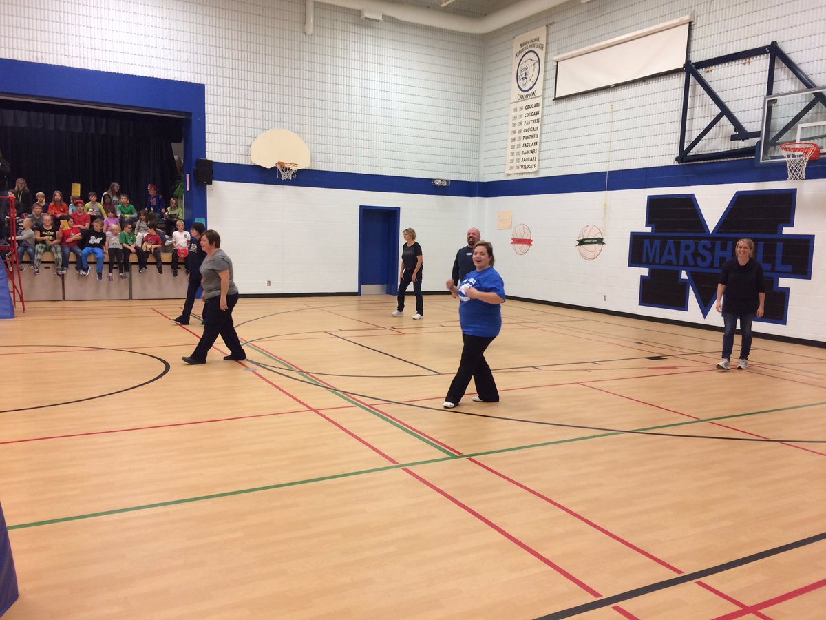 MarshallNWSD's tweet photo. When snow keeps teams away, staff steps in. #BumpSetSpike https://t.co/WSHaF1elp0