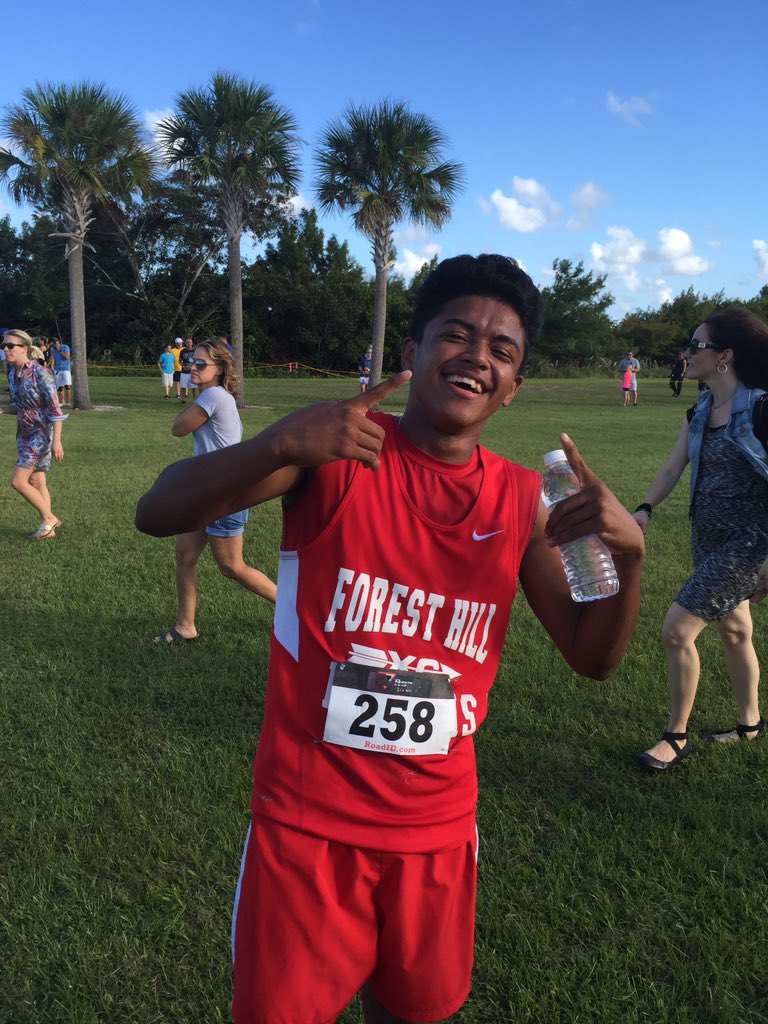 thefalcongrind's tweet photo. 16:20 makes #falcons @561_5817 Isaias De La Puente the Palm Beach County Cross Country Champion! @FHH_FalconFury https://t.co/XQf6BijqUs