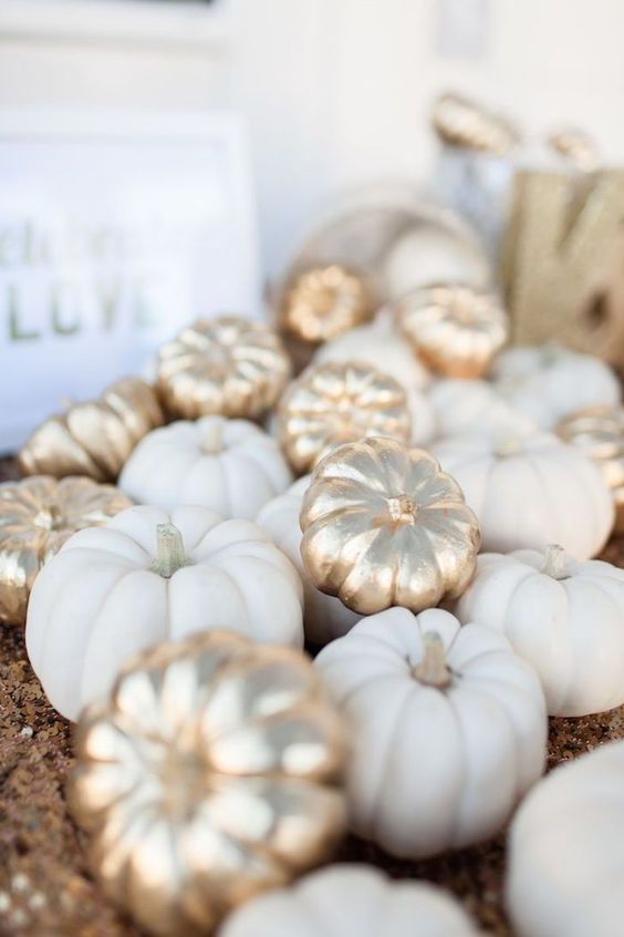 FastFix_AZ's tweet image. We're swooning over these painted pumpkins. What are your favorite fall wedding trends this season?