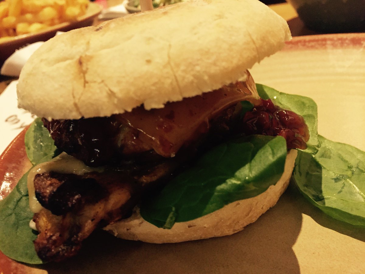What a beautiful, flavoursome and perilocious burger 😍🍔🌴👌🏼#nandossunset