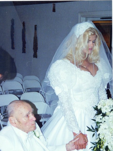gigirules7's tweet photo. #ItsOnlyTrueLoveIf the man is very rich and the woman is 50 years younger and a Playboy centerfold. https://t.co/gFCp5DQ8FU