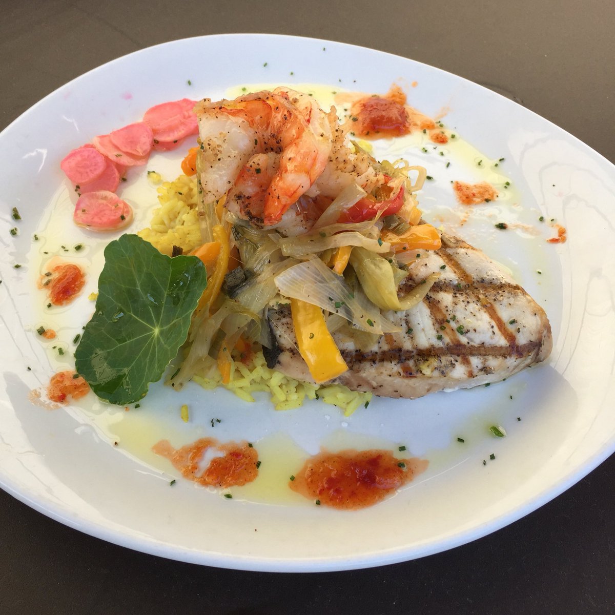 CottageonDixie's tweet photo. Grilled Swordfish, curried rice, BIOS Farm leeks & bell peppers, jumbo broiled shrimp, pepper jelly $31
#biosfarm #farmtotable #farmfresh https://t.co/X4xyhklwS2