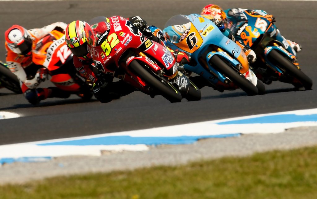 #OnThisDay 2007 at Phillip Island, Lukas Pesek on 125cc Derbi took his final GP win from Joan Olive &amp; Hector Faubel (Robert Cianflone/Getty)