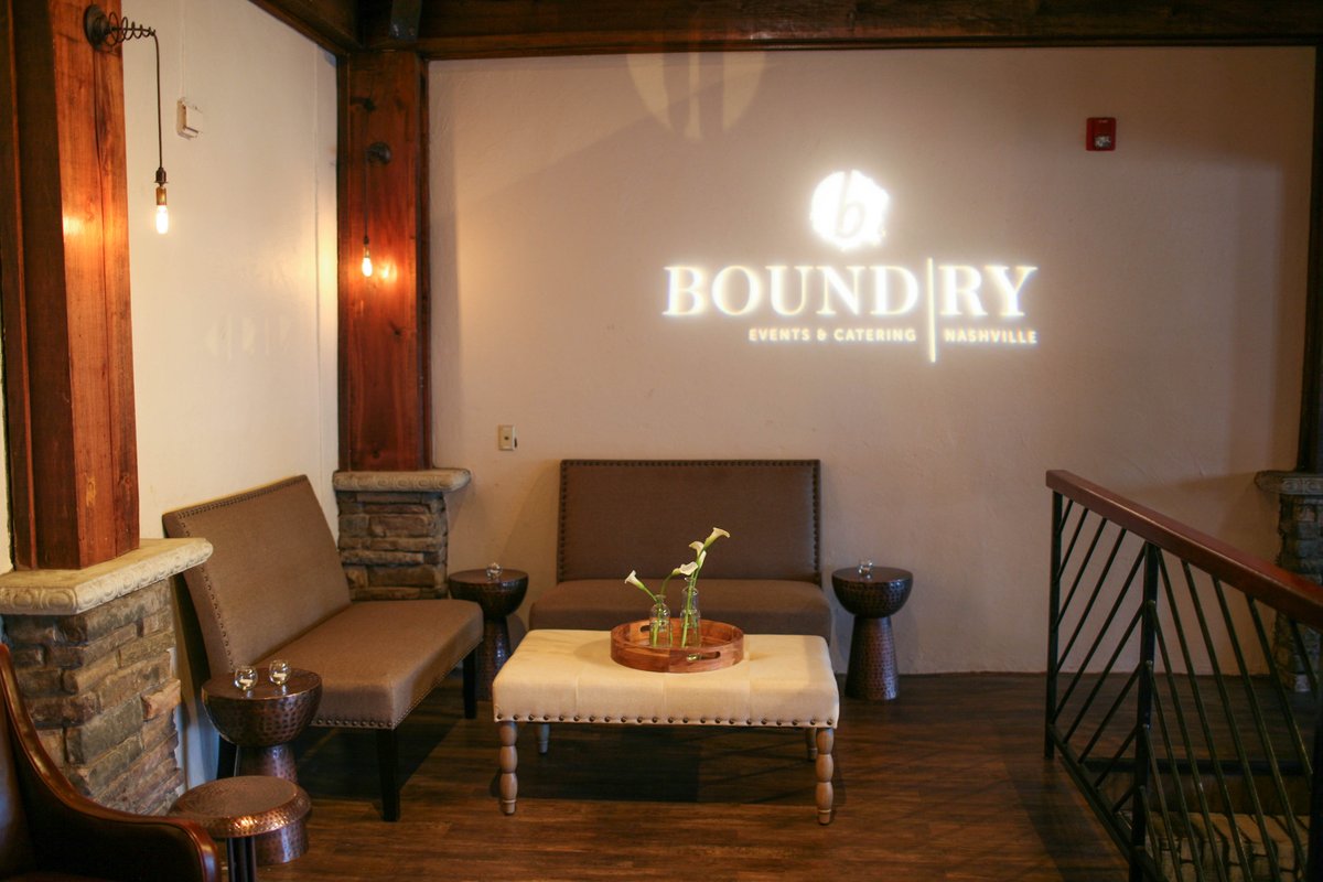 BoundryEvents's tweet photo. Our décor combines historical elements with fresh furniture and design. #Rustic modern meets #SouthernCharm.Book now https://t.co/WAUP9EwW0K https://t.co/5qR0m4Jk1a