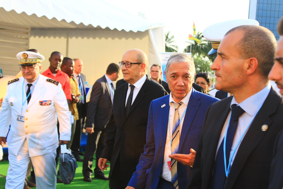 Lome2016SE's tweet photo. Le Ministre de la Défense française  @JY_LeDrian au #VillageDesPartenaires
#Lome2016SideEvents #SommetDeLome https://t.co/OgCtib2TAS