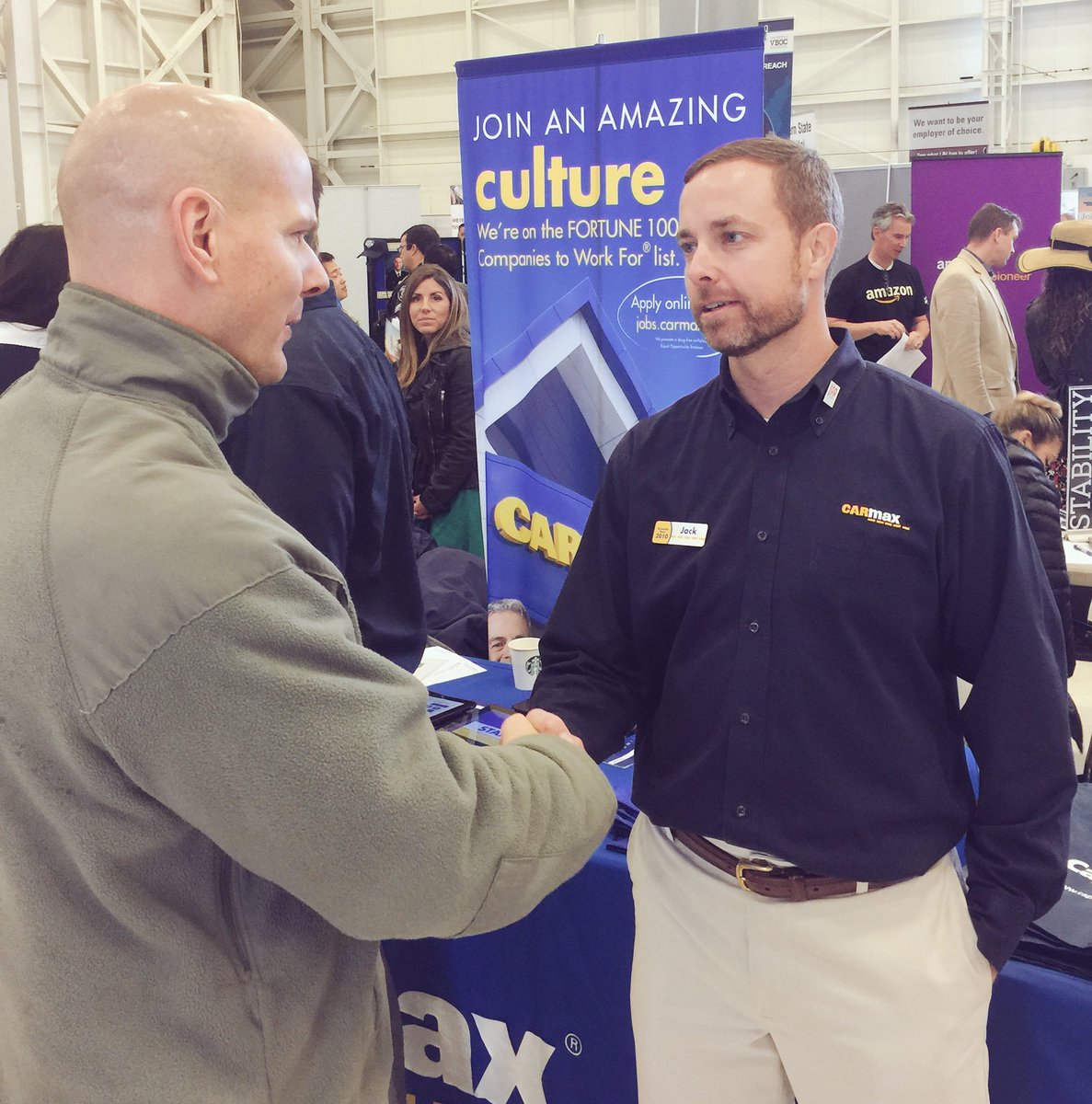 hiringourheroes's tweet photo. Hundreds of employers were on hand for today's #WaSummit2016 #veteran hiring fair at Joint Base Lewis-McChord. https://t.co/j58PiIMlY9
