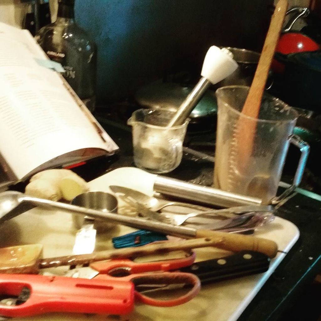 levelteaspoon's tweet image. Working the *easiest* recipe I could find in Episode 7 Cookbook #1 for next week.  Oy. #le… ift.tt/2egCviV