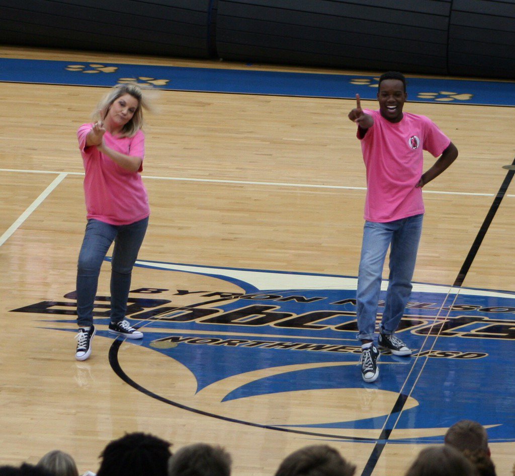 tscharfe2's tweet photo. @amietenten and @detaviousjh @Bobcatcheer showing 'em how it's done!
Go Tenny, Go Tenny https://t.co/437S9qJ867