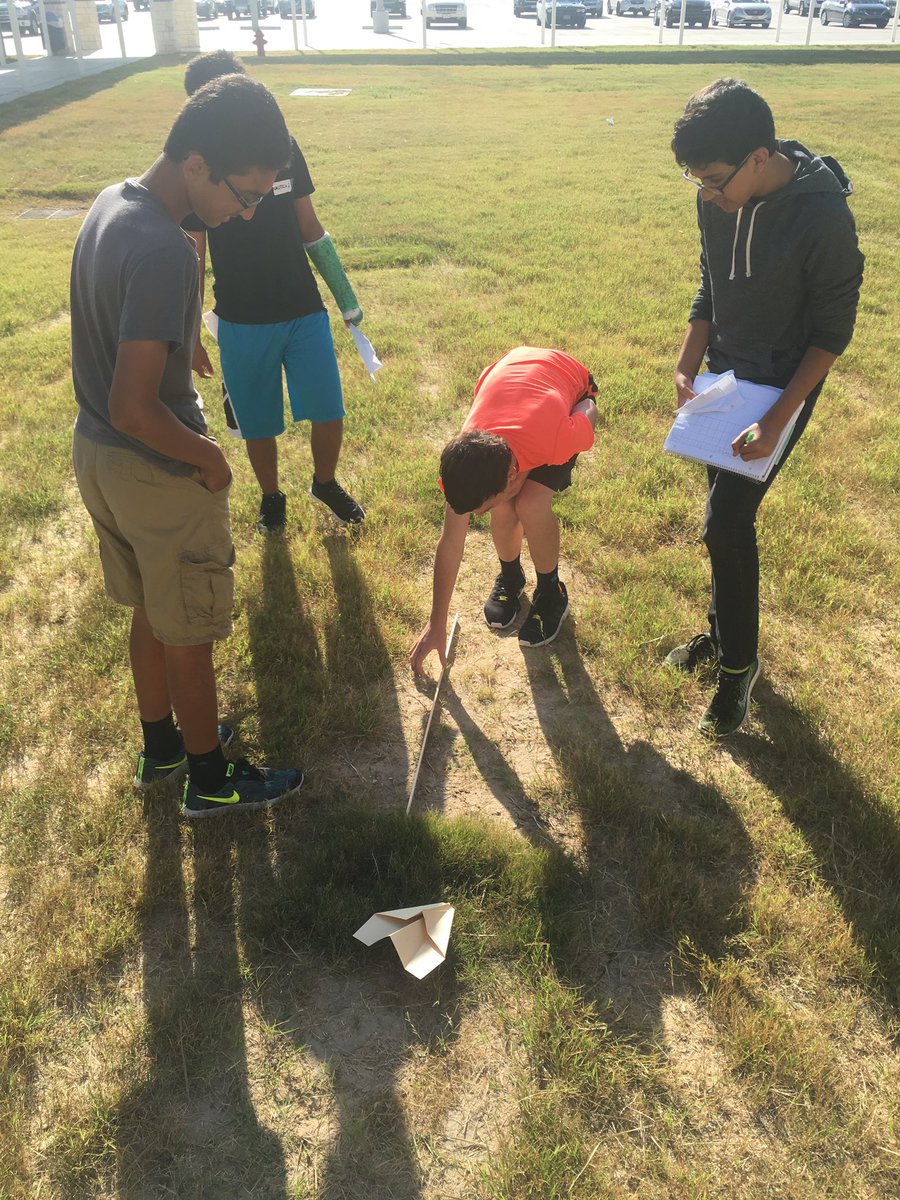 2Fast2Farias's tweet photo. Let's measure speed ! Which frisbee/paper airplane design goes the fastest speed ? #TitanScience #taystitans https://t.co/DDkbnJHLCe