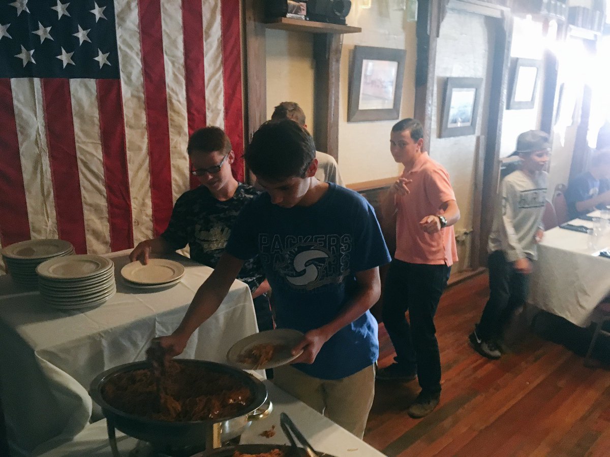 mmoore0890's tweet photo. Thanks Wharf Hill for hosting a spaghetti night before our meet tomorrow! @OfficialSHSPack #PartnerWithTheCommunity https://t.co/p3Kbg7SerK