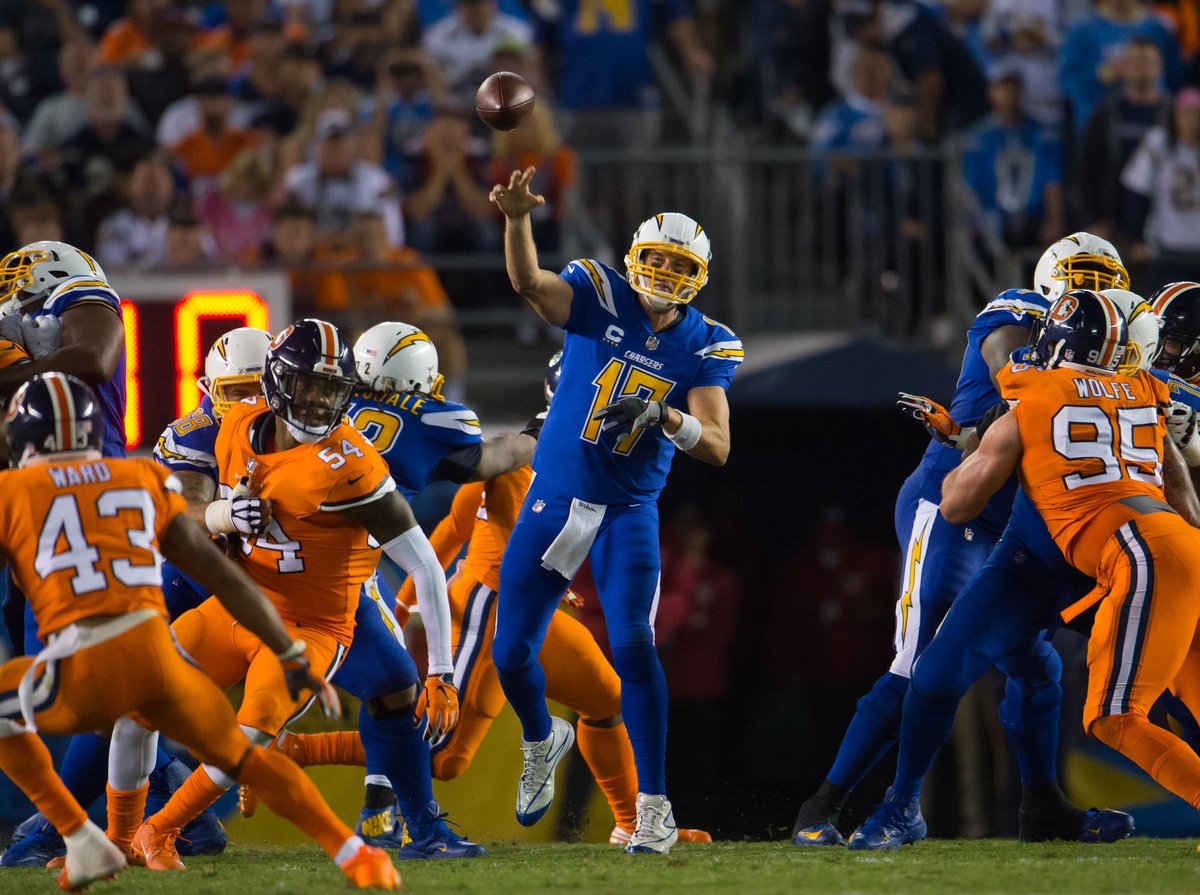 chargers's tweet photo. Relive last night's #TNF win in photos.

📸: https://t.co/4Eaj6N7qNs https://t.co/RBdmV1cbyP