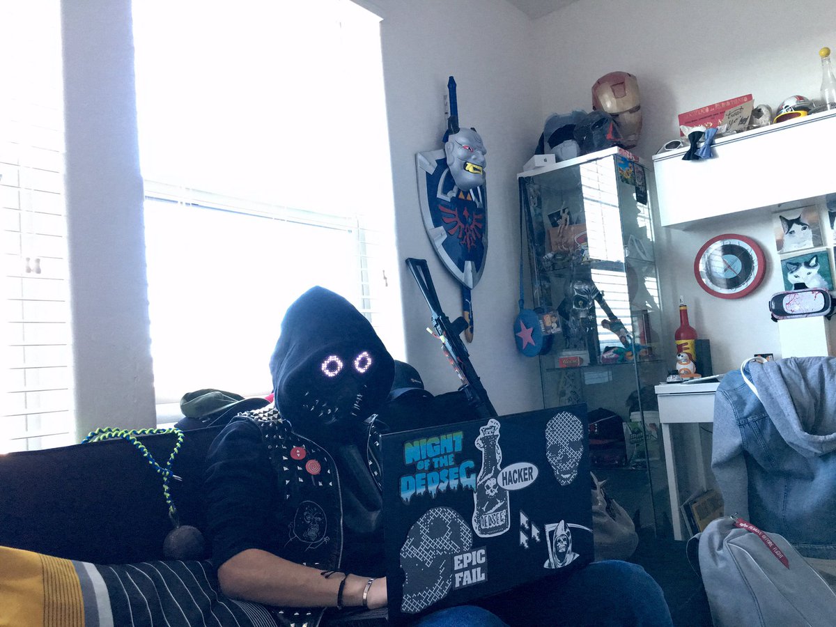 thewrenchboi's tweet photo. got my hands on marcus' laptop! time to check someone's history... OH GOD NO!!! :O #wrench #thewrench #ubisoft #watchdogs2 #dedsec https://t.co/CszZnnZWMq