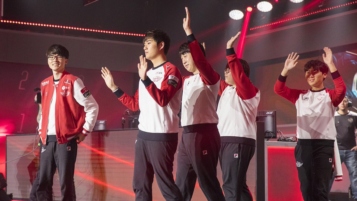 lolesports's tweet image. SKT returns to Semifinals #Worlds 

lolesports.com/en_US/articles…