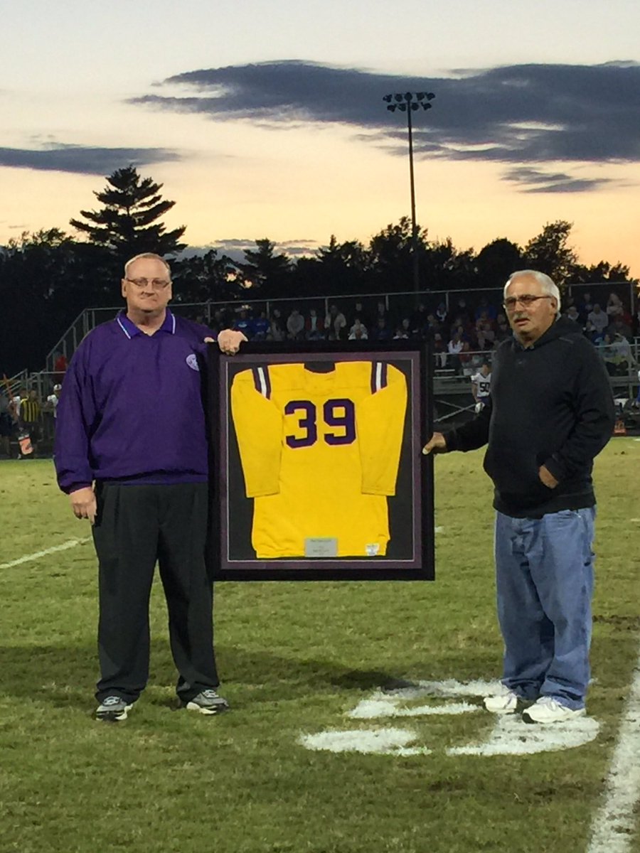 SWESTSCHOOLS's tweet photo. Paul Vandergriff FINALLY being recognized for his retired jersey #39 🏈
#ThanksPaul https://t.co/NkOIGz2bCy