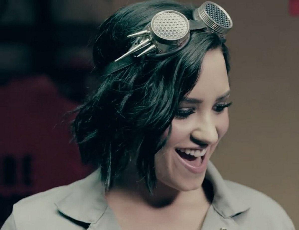 Golden Goddess (@onlyinfaux) on Twitter photo 