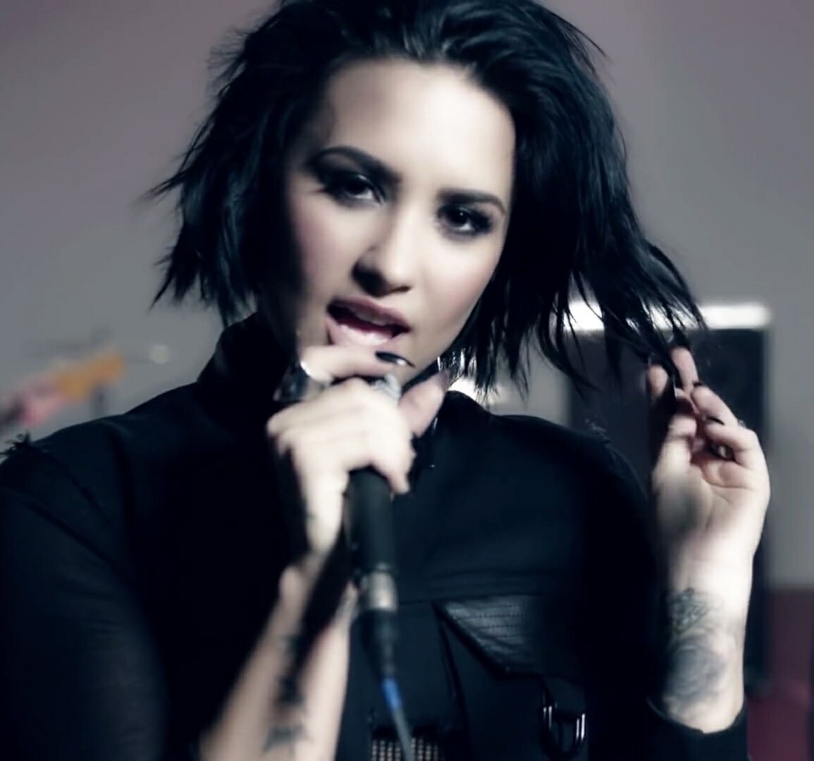 Golden Goddess (@onlyinfaux) on Twitter photo 