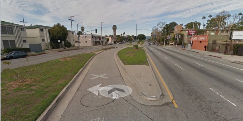 ErikValiente's tweet photo. A left lane for cars? Not cool. Close the gap and build a pocket park. Stuff you see while running #RunAngeles #PUSH #StreetSmart #Imagine https://t.co/OaVfhetIvz