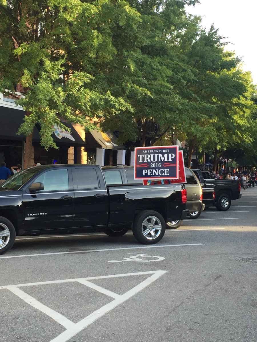YoungCA4Trump's tweet photo. #Georgia loves #TrumpPence16 #CA4TRUMP #GA4TRUMP @MuscogeeGOP @CA4TRUMP THANK YOU! #neverhillary #youdbeinjail #hatefulhillary https://t.co/9qREZ5eOis