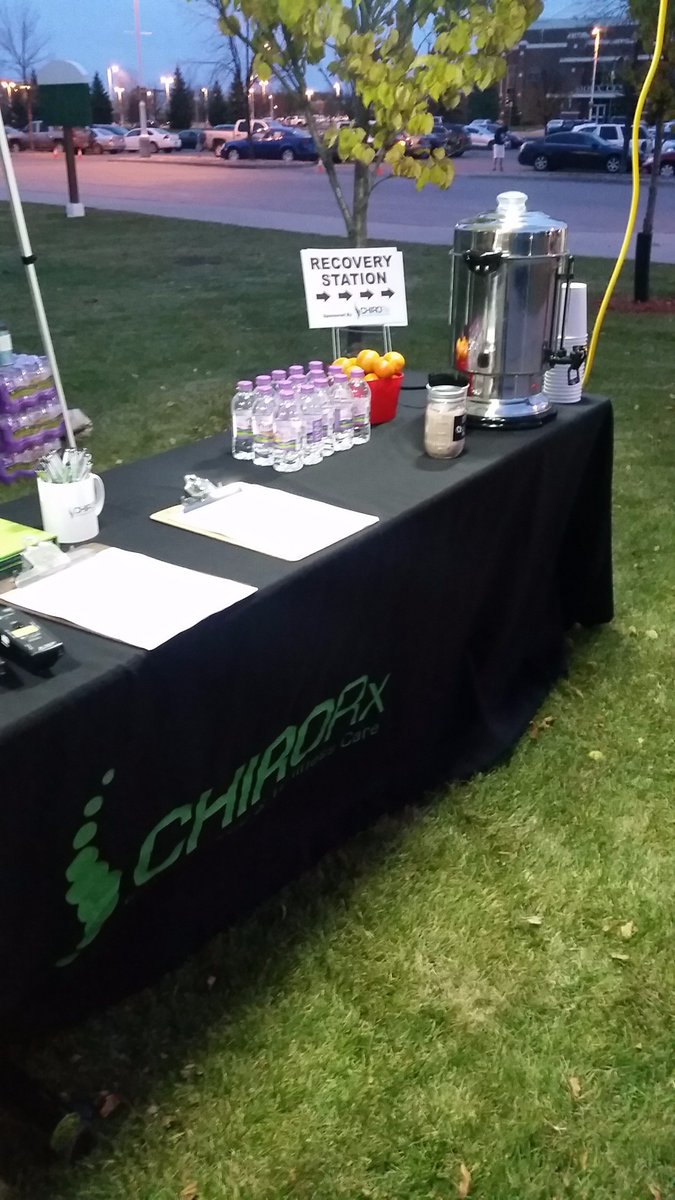 ChiroRx's tweet photo. We're a recovery station at the #GreenGallop5K tonight! Come see us for hot chocolate &amp; refreshments! #myUND https://t.co/8JoLz4UZhA