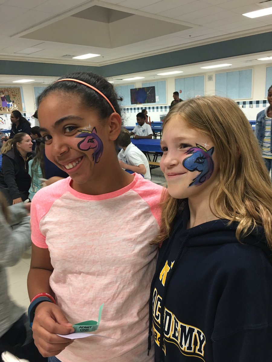 JML_MS_Official's tweet photo. Family fun night in full swing! @LunsfordPTA https://t.co/QEc672v6Ic