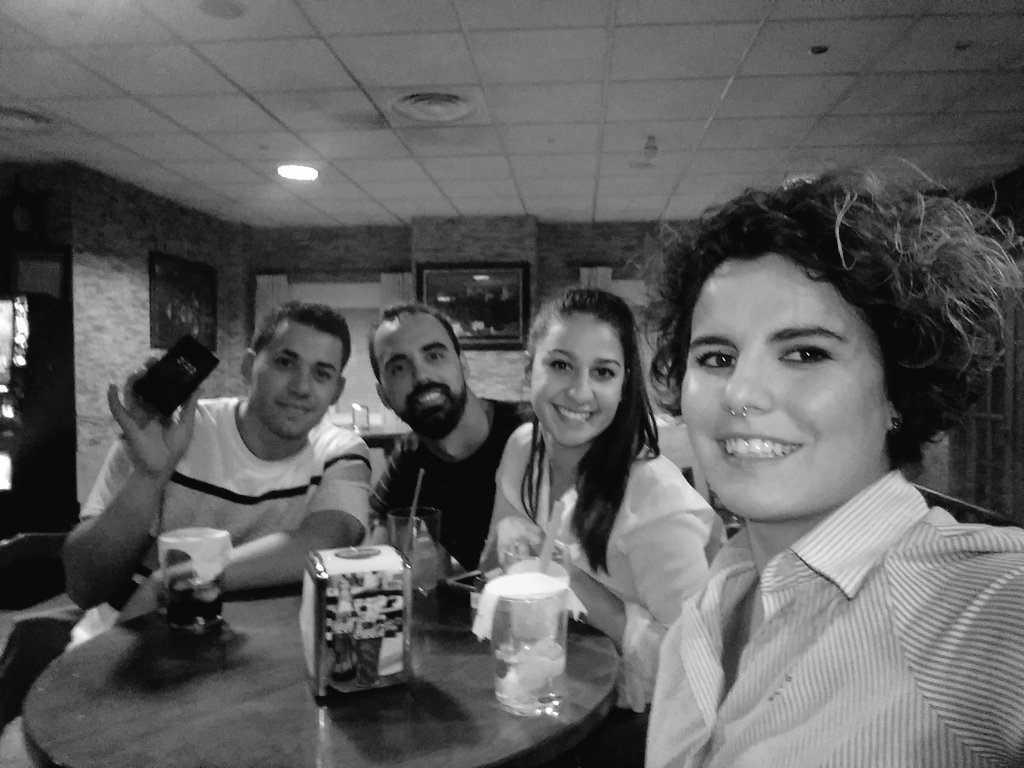 encardelindigo's tweet photo. SIEMPRE LOS Últimos! Pero los mejores 😍😍💜 @Yoliimolina  @sergioarrabal @ACCantarero #cumple24 https://t.co/HPpECKPXEx