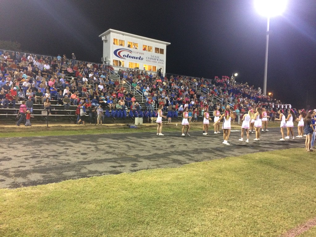 CopiahSports's tweet photo. Huge crowd tonight in Gallman. If you aren't here, watch at https://t.co/4lWJvPHo1M https://t.co/LWO5NmbBui