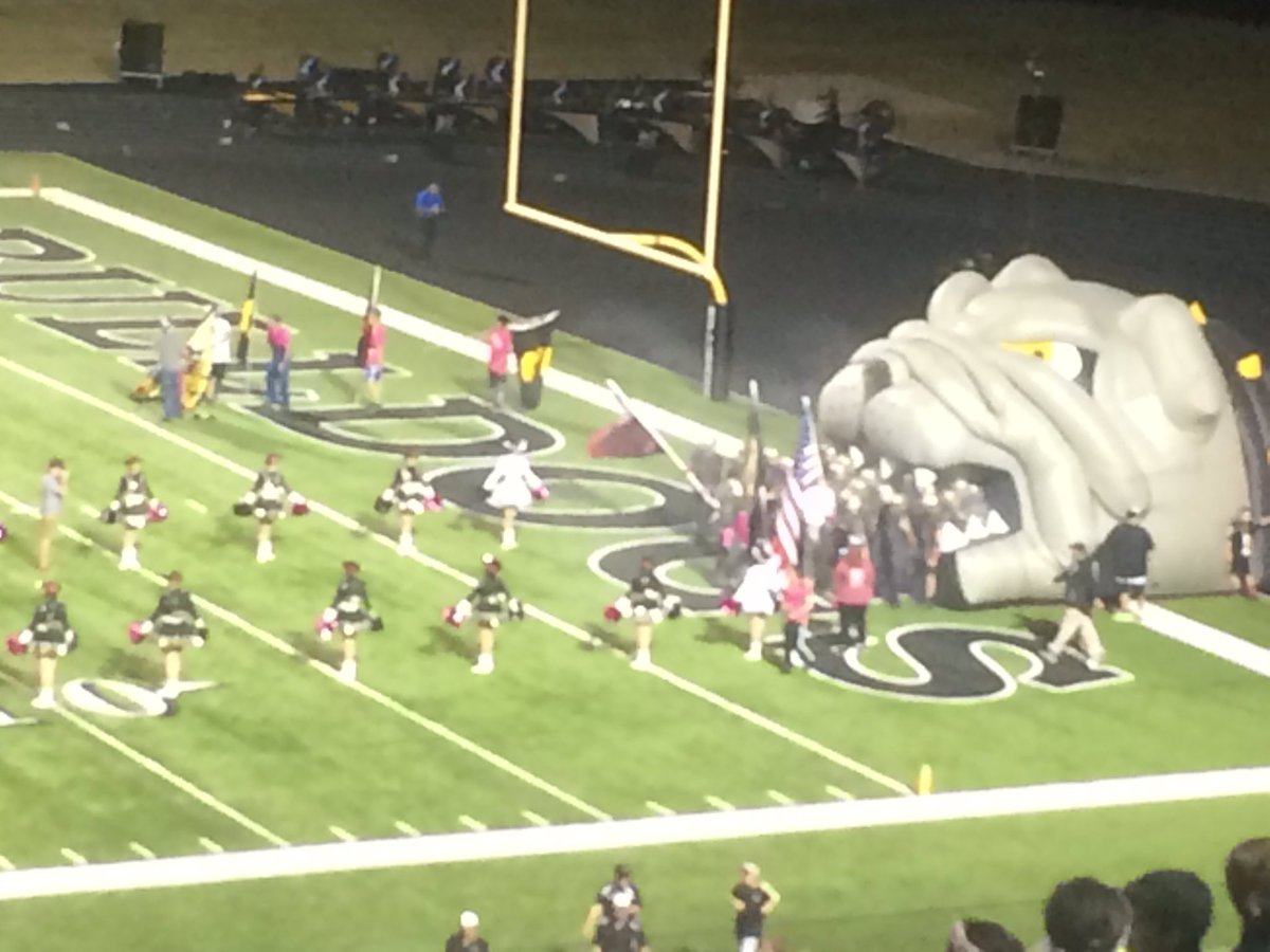 RCISDBruno's tweet photo. Go Bulldogs!!!!   🏈@RoyseCityISD @RoyseCityHS https://t.co/CgiAH5yTrq