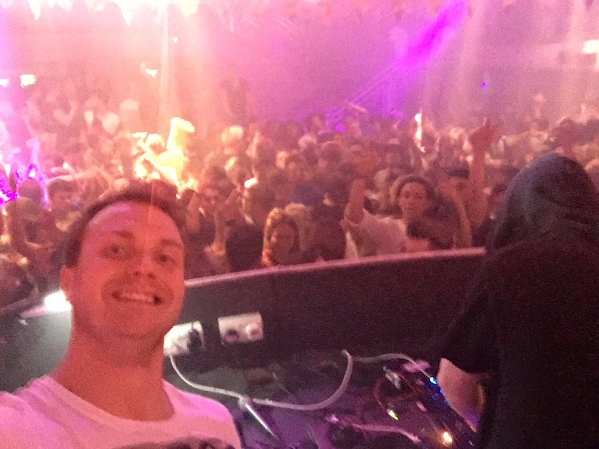DJWillby's tweet photo. Just passed over to Jaguar Skills...smashing it!! #EpicCrowd #fulltocapacity 🙌🙌 https://t.co/5l8QYaUt27