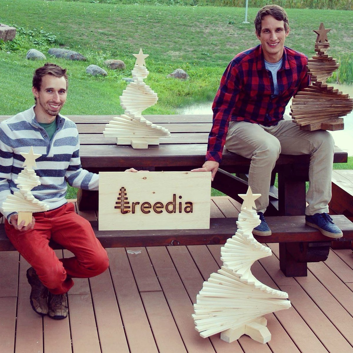 treedia's tweet image. Only 39 hours to help Chris and Nico to make @treedia come true!!! kck.st/2cXUPRN #kickstarter #OurMoment #canada #design #win