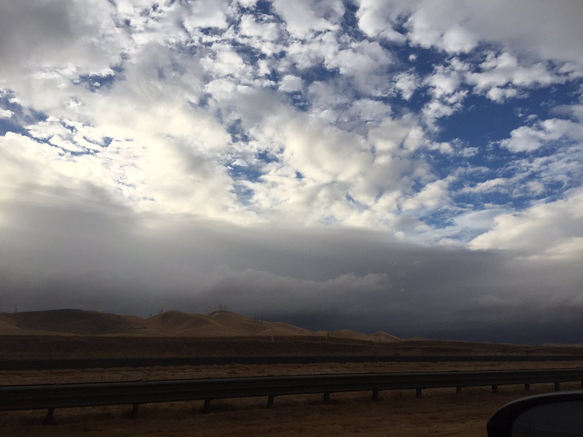 J_Matthew_S's tweet photo. #FallClouds https://t.co/okPvlfhQPg