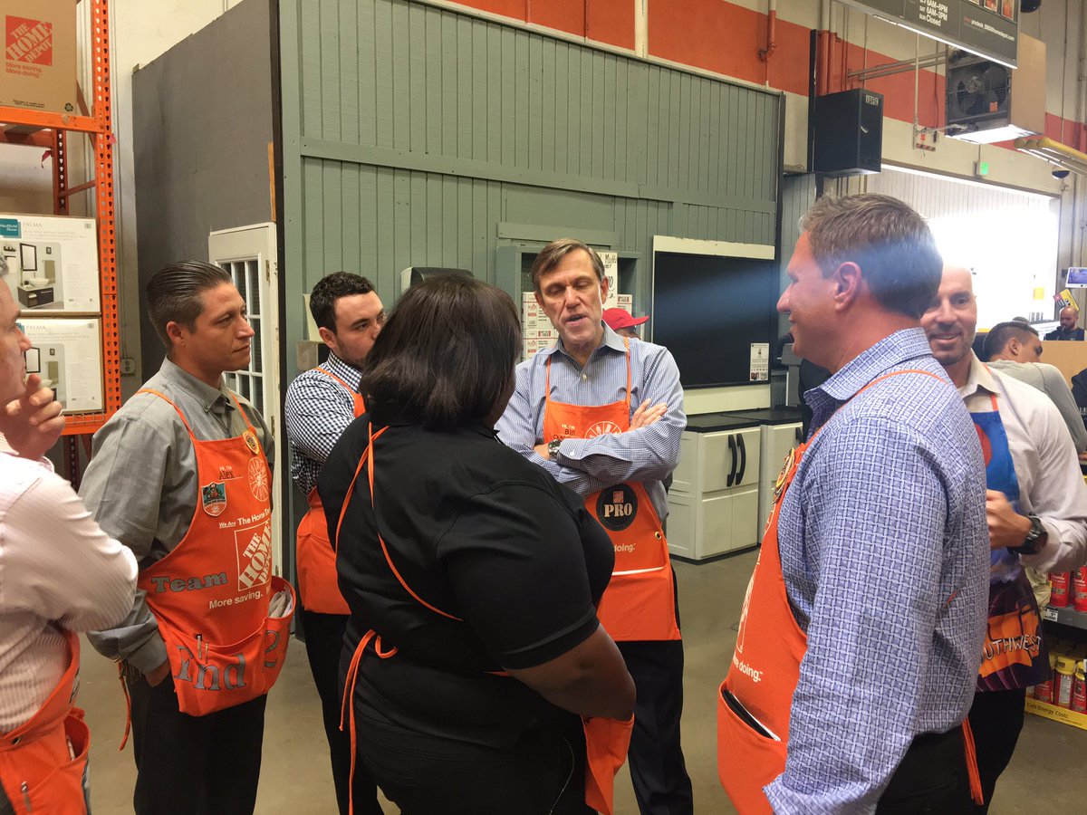 pgamble35's tweet photo. EVP Walk, Store 0563.@tvander35 @tori_bronson @tori_bronson @IblasBlas @LennyGaspari @amunozjr81 https://t.co/tDdGAQYLRt