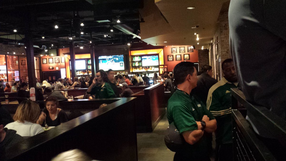 Coach_CoryWhite's tweet photo. Team dinner at BJ's, the Jacks have returned to Southern California #humbuildt #teamthateatstogetherwinstogether https://t.co/42ipneVeN4