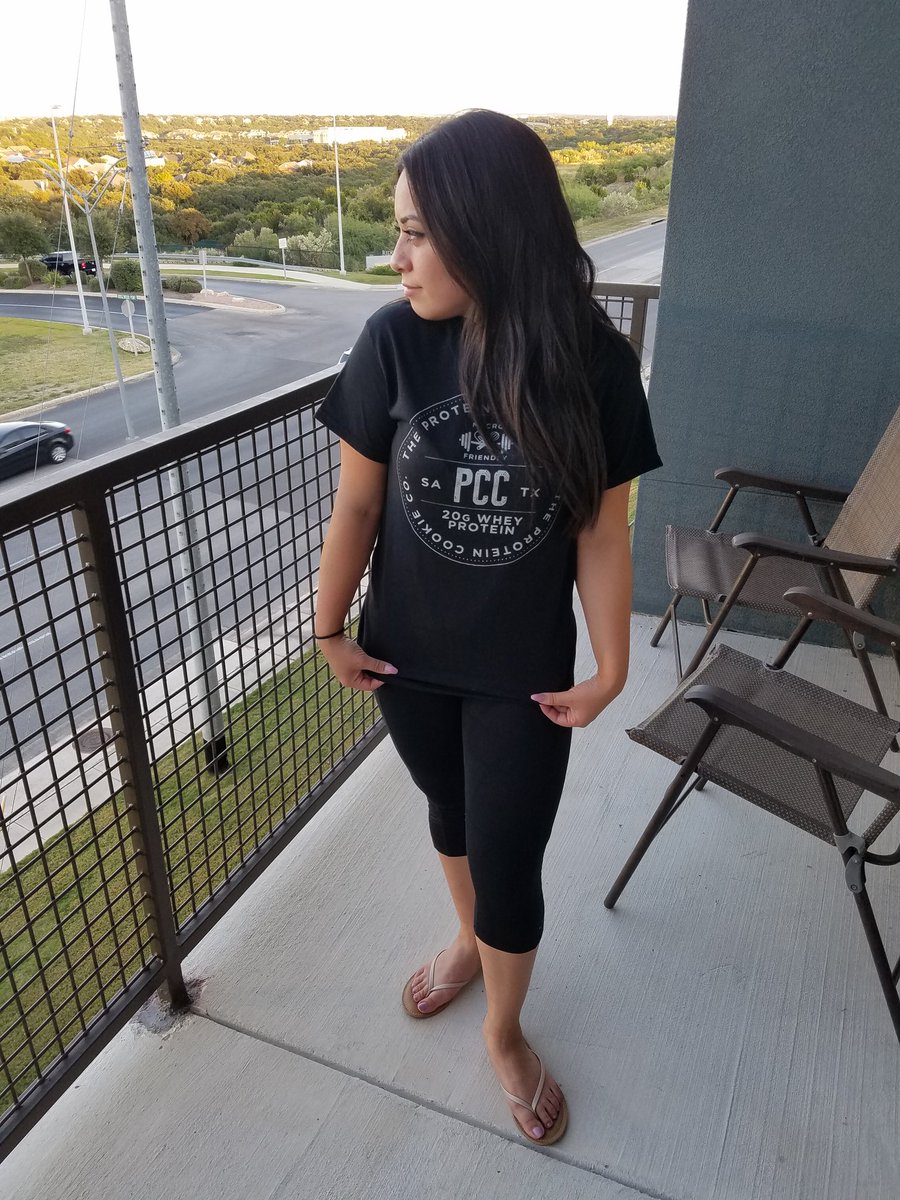 Shelifts14's tweet photo. Hey @ProteinCookieCo I think I found your next model 😍. @BriEspitia #WheyBetterCookie #ProteinCookieCo https://t.co/2x3pJ2dOag