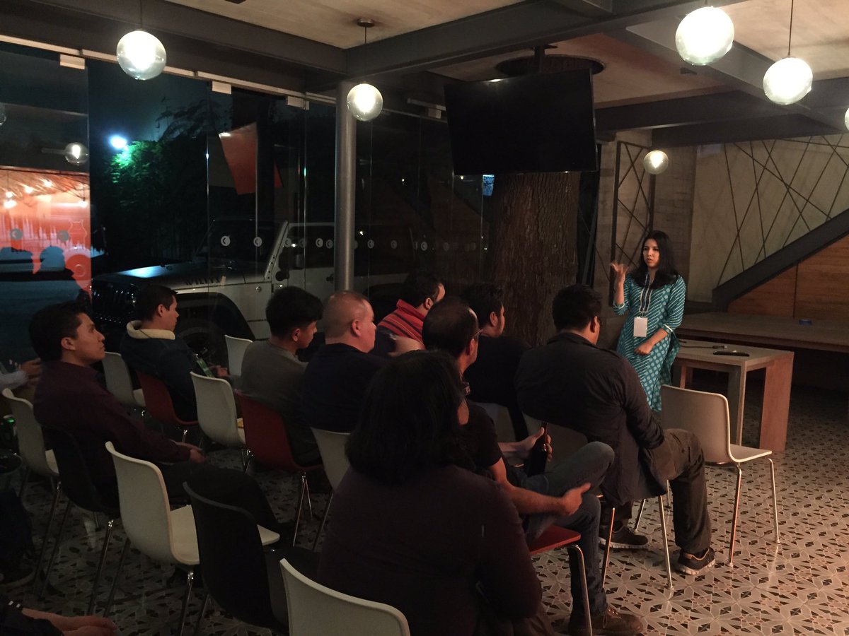 golangmx's tweet image. Y @Maria_Fibonacci cierra el evento anunciando Erlang Factory Lite y la dinámica para el descuento en los pases.