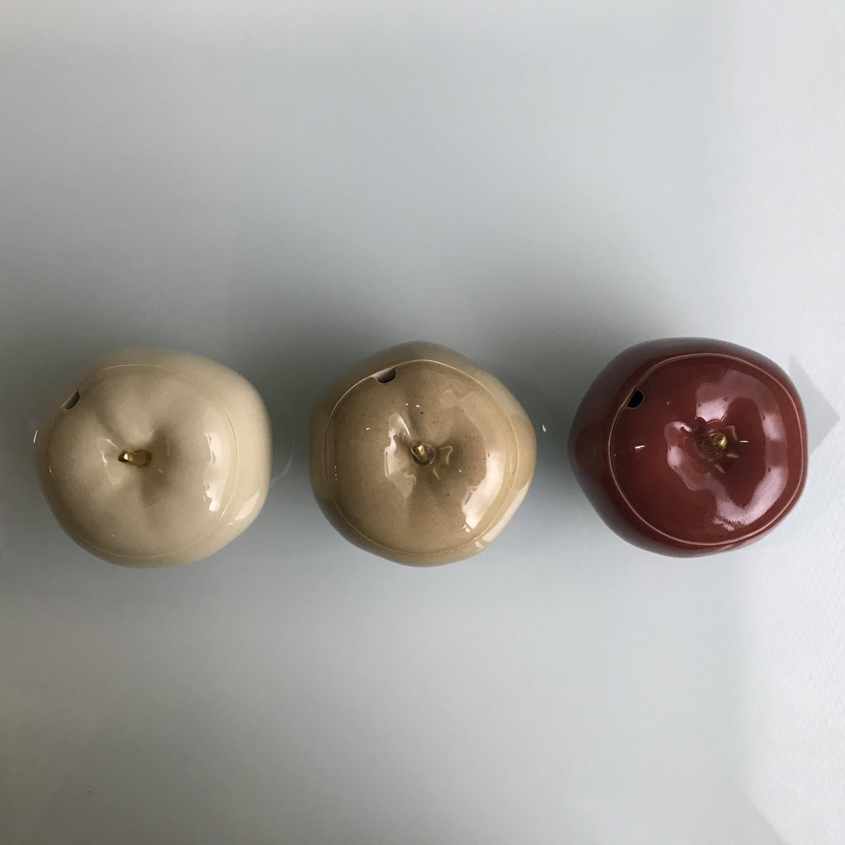 おはようごさいます。CHIN JUKAN POTTERYのAPPLESは本物のリンゴと