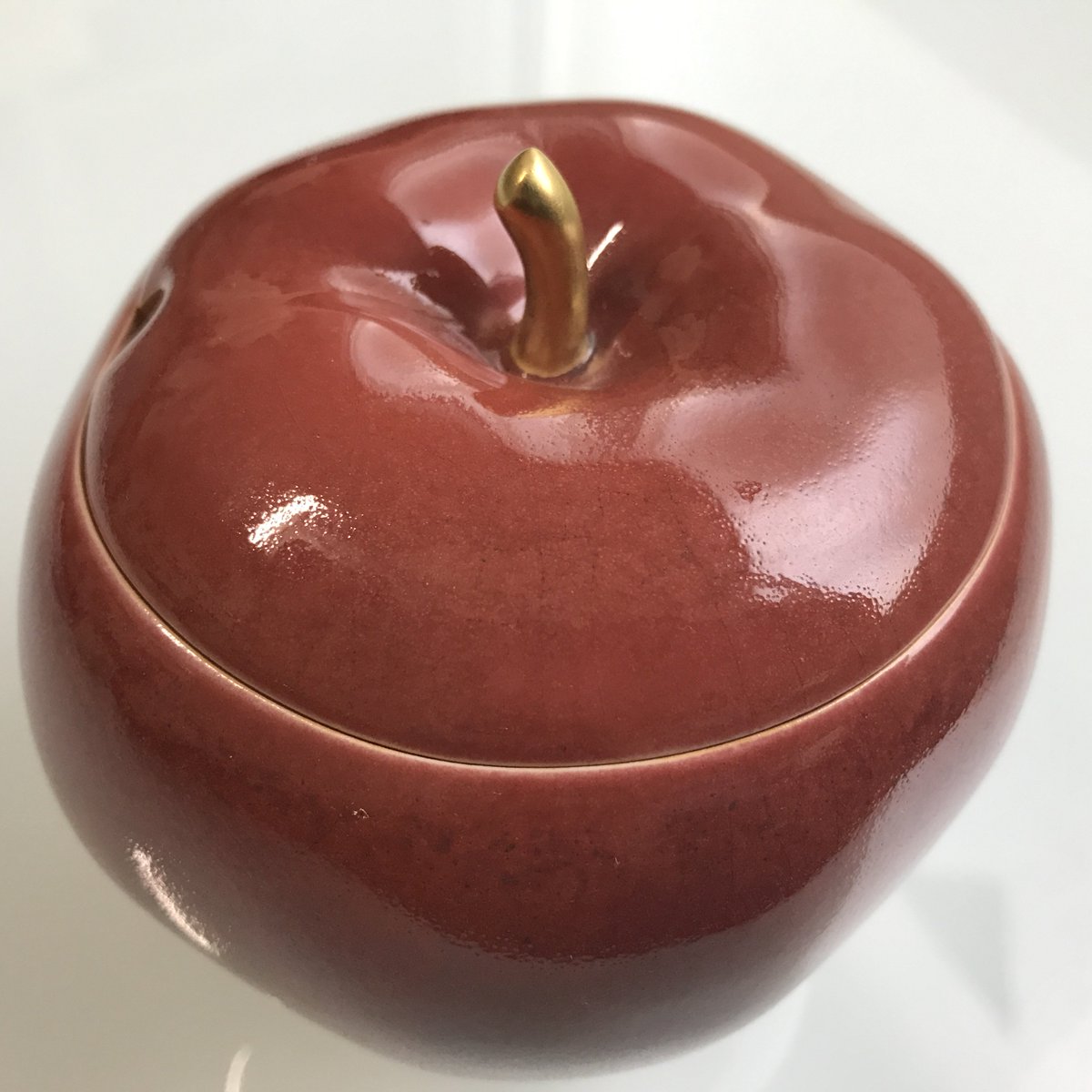 おはようごさいます。CHIN JUKAN POTTERYのAPPLESは本物のリンゴと