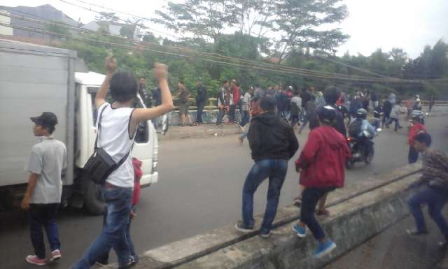 jakckngKm23's tweet photo. Terima kasih pakansari atas sambutanya,padahal kami datang dengan damai dan 1 tujuan mendukung tim kebanggaan,tapi.. https://t.co/APLRhciT4J