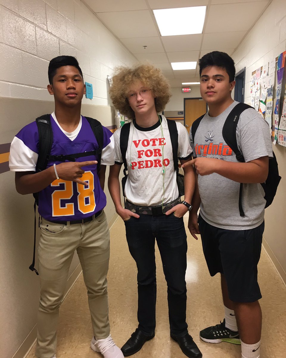 bdizon2019's tweet photo. hbd thatshitgoodyo👇🏾😜👇🏾 @_chrisfuentes_ #clamgang #rockythapug #oosoos https://t.co/FVTwNw6uWr