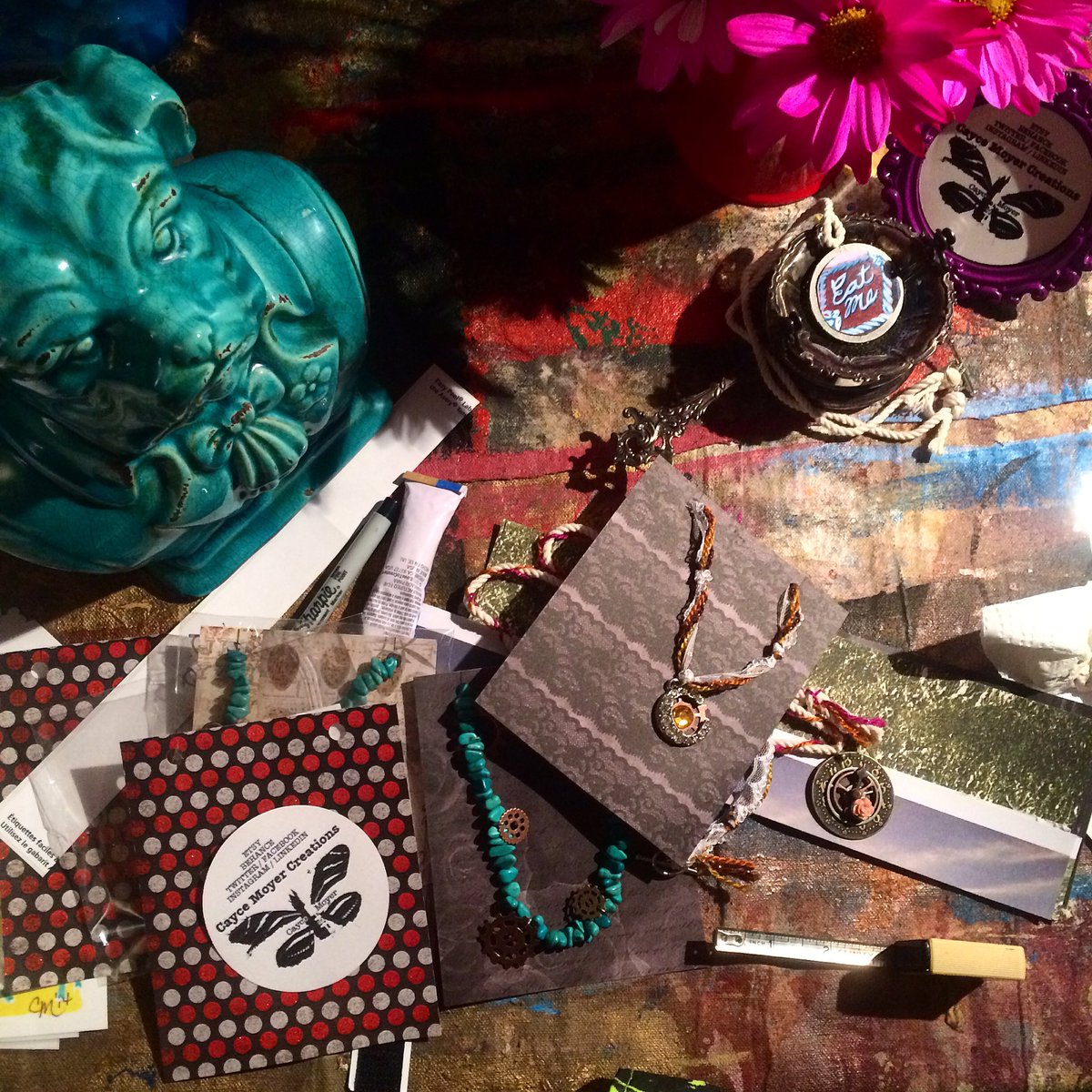 CuriouserSeries's tweet photo. Thinking about making an #ispy book with my #workspace . #organizedchaos #eatme https://t.co/l8irnxSy30