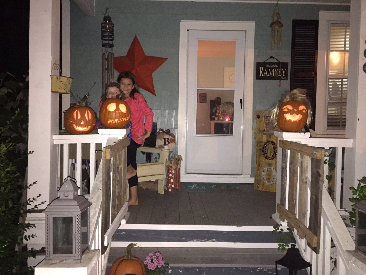 Anthonyfacello's tweet photo. Pumpkin carving with the kidos at the Ramsey's! https://t.co/iqALIDVwAY