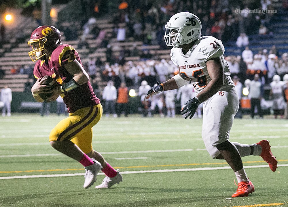 Shea Carstens with the INT to defend @ODeaAthletics's win over Eastside Catholic. Final score: 20-17. #wafbscores seattletimes.com/sports/high-sc…