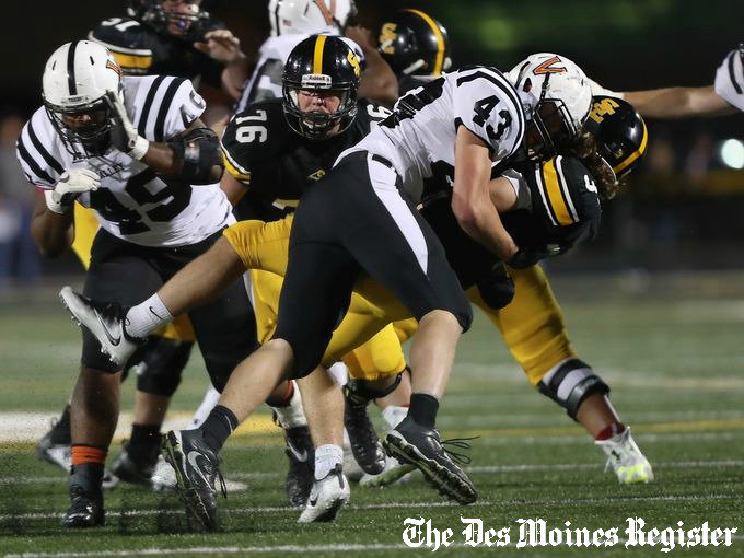 DMRsports's tweet image. Top-ranked Valley (@vhstigers) stays undefeated with win over Newton, 52-6. #iahsfb