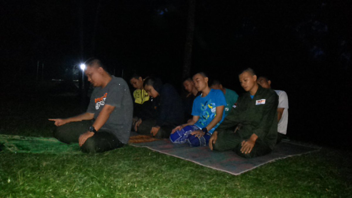 merpatitrainin1's tweet photo. Apapun kegiatannya utamakan SHALAT o:) #merpatitrainingcenter #mtcjogja #foo #mps #pilot #airlinestaff #pramugari #pramugara #aviation https://t.co/Z2C3IDjOXR