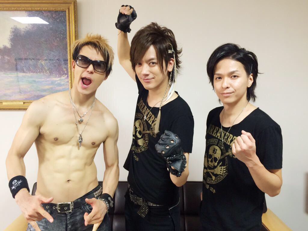 abcd076's tweet photo. BRZ、ABCが大好きな高3です(￣^￣ゞ
濃く絡める方大歓迎でございます！！✨✨

#全国のTeamABCと繋がりたい 
#RTしたひと全員フォローする 
#AcidBlackCherry 
#BREAKERZ https://t.co/5shEXMlPF3