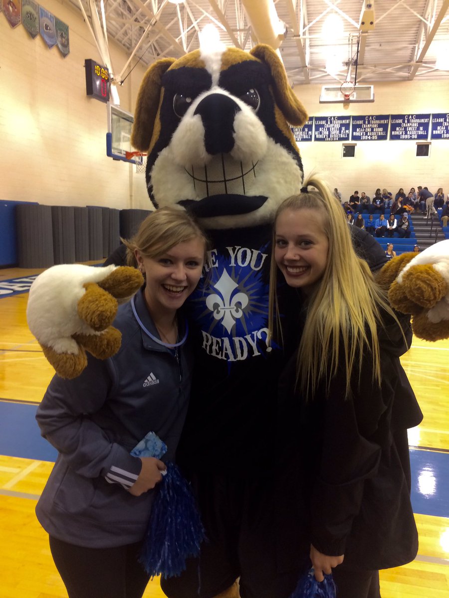 mcodayyy's tweet photo. @m_grehawick15 happy to be your pep squad for the night #wegohere #jk https://t.co/VUd08LFAjE
