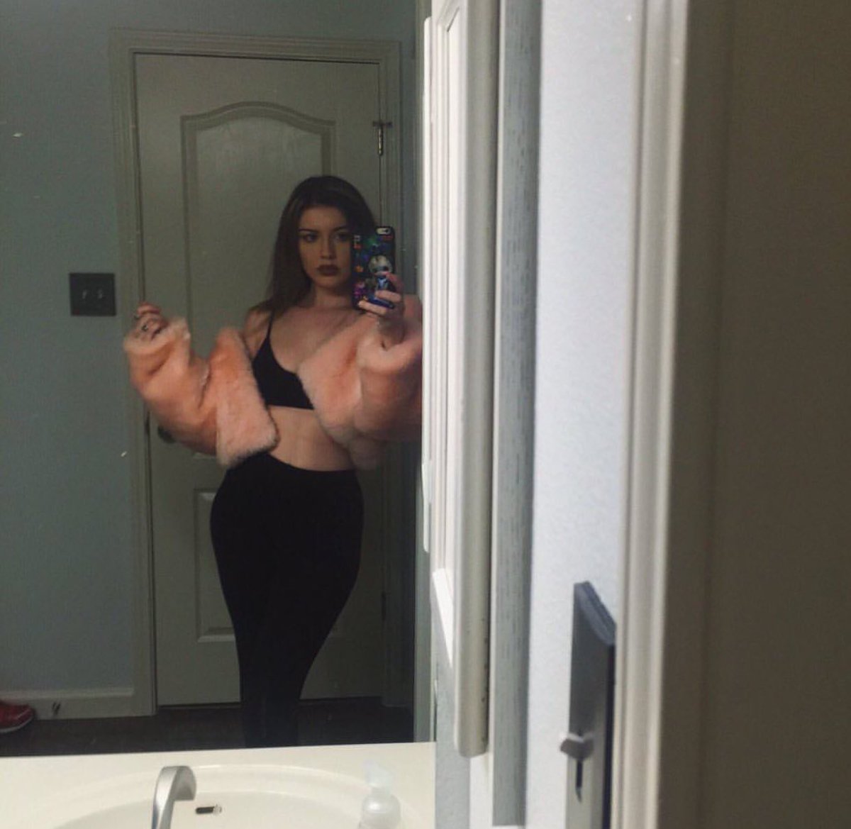 taylorndean's tweet photo. If a guy tells me he wants to see other people... ok I got u boo who u wanna see https://t.co/A8Jpg6xqm6