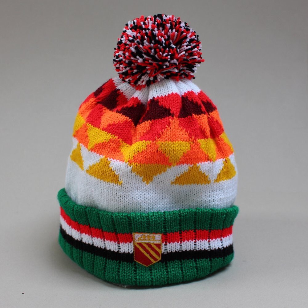 We're nearly at 10k followers.. if we get there by 5pm today we'll choose a follower and send them a De Gea Bobble hat.. RT &amp; Follow