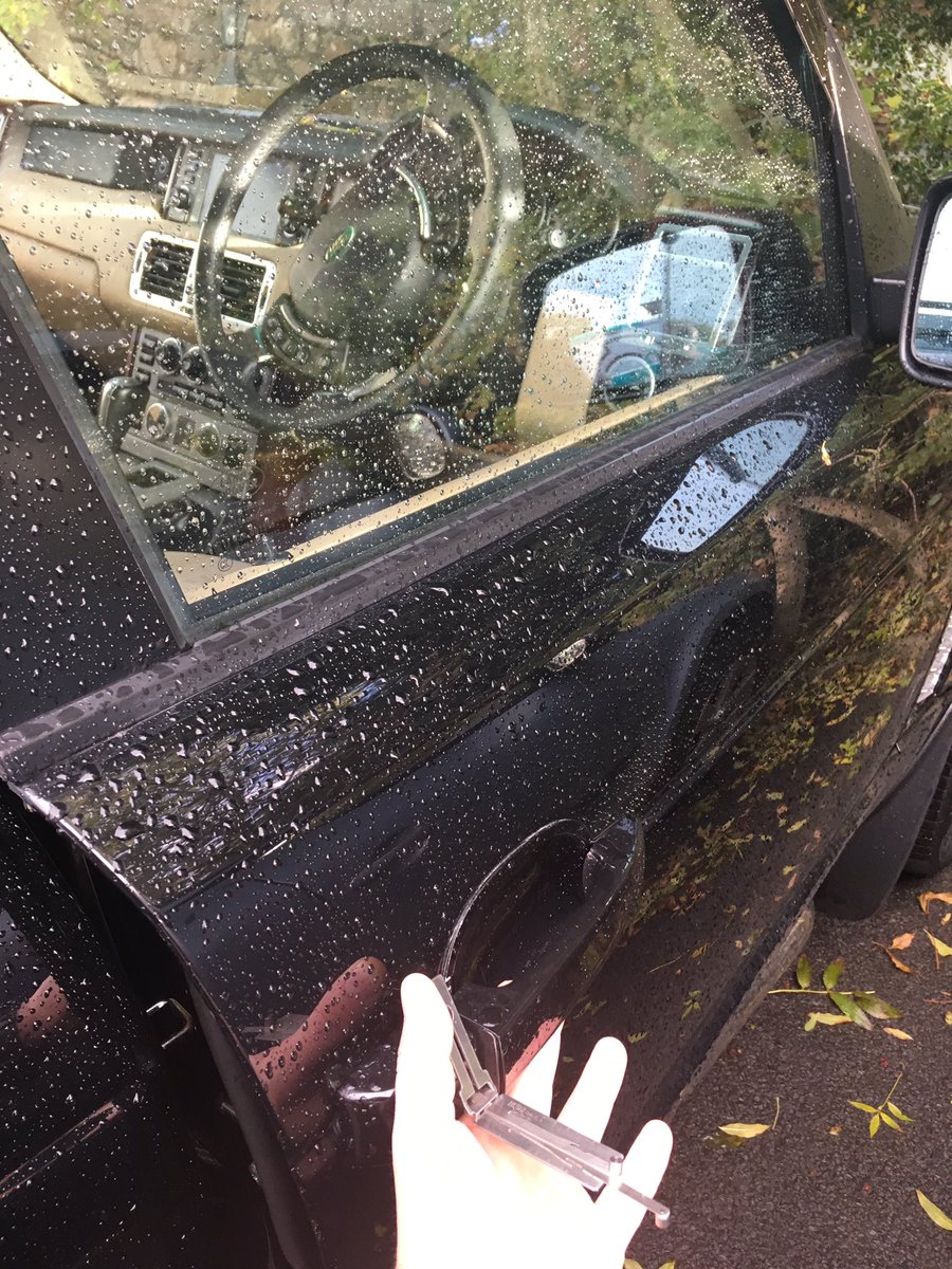 IndyLocks's tweet image. Locked keys in car Swansea. Range Rover Vogue - vehicle opened within minutes of arrival. No damage, no drama indylocks.co.uk